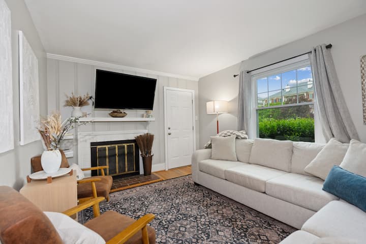 Walk To Everything In West End! - Richmond, VA