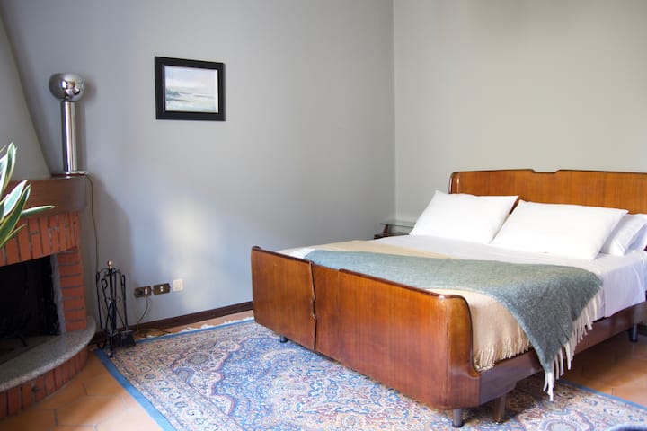 terza camera da letto dotata anche questa di un letto king size. 