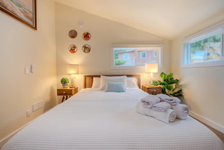 Queen size bed with memory foam mattress and only cotton sheets because a good night's sleep matters. 