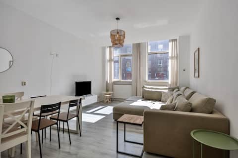 Successful Airbnb property: Waterfront Retreat Near Historic Delfshaven in Nieuwe Westen