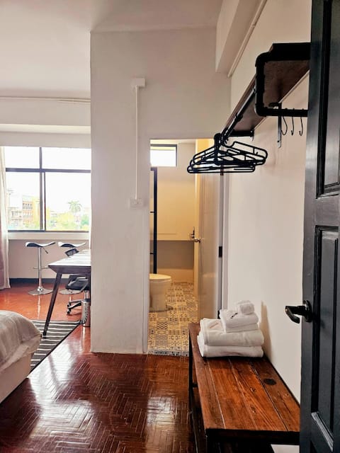 EM70[4B]: Private | King Bed | Old City