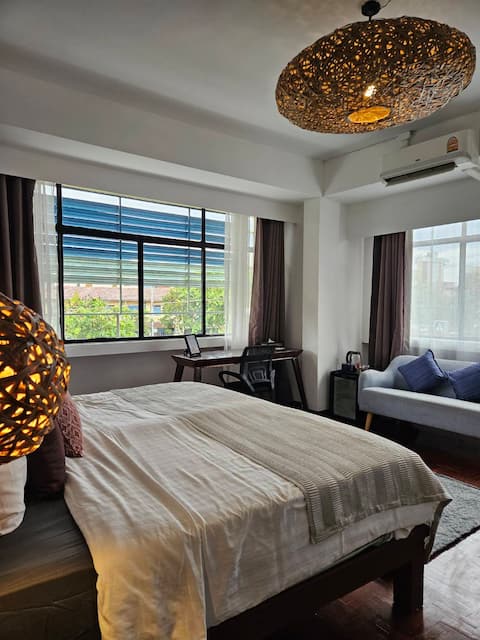 EM70[3B]: Private | Super King Bed | Old City