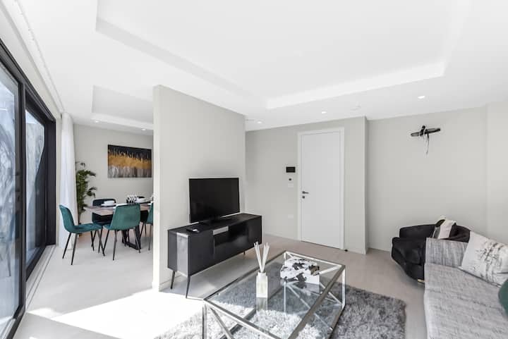 Sophisticated & Spacious – Luxe 5br Home - Central London