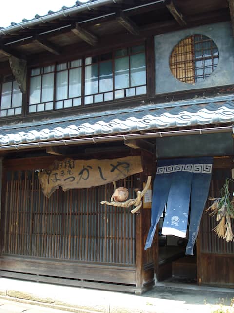 Natsukashiya
