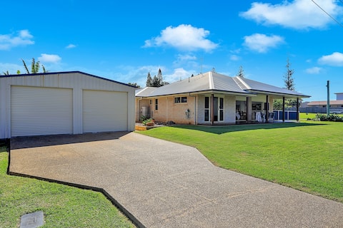 Elliott on the Rocks