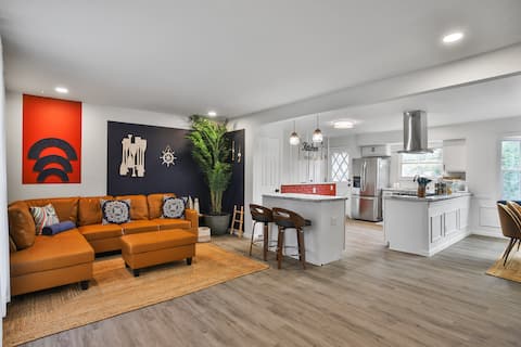 Quiet Neighborhood-Near Eats & Shops-Airport!