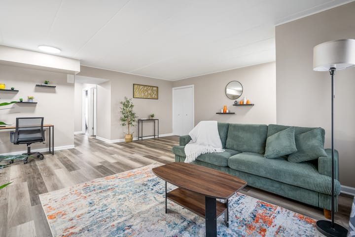 Great Location! 2 Bed/1bath+free Parking+wifi - Arlington Heights, IL