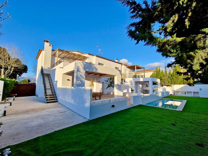 Gorgot Villa with pool and private parking