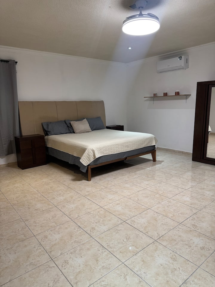 Casa Grande Al Norte De 1 Piso - Saltillo