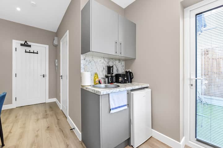 The Blend Studio – Private Vibes, Shared Perks - Southend-on-Sea