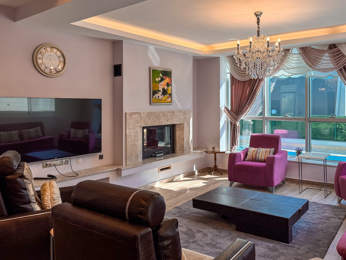 Özel havuzlu aile villası Geniş bahçe ve şömine