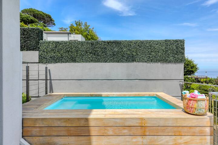 Modern, Stylish Townhouse with Spectacular Views gallery image 3