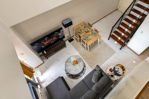 Gramercy 2BR Sunset Skyline