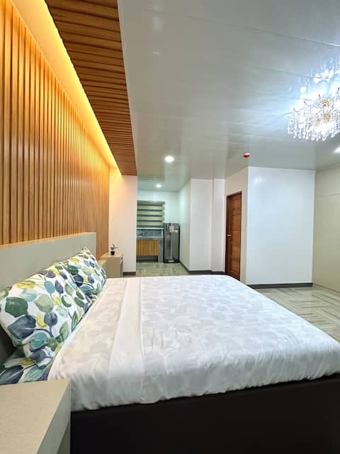 Big Family Room Tuguegarao w/ WIFI Netflix Parking