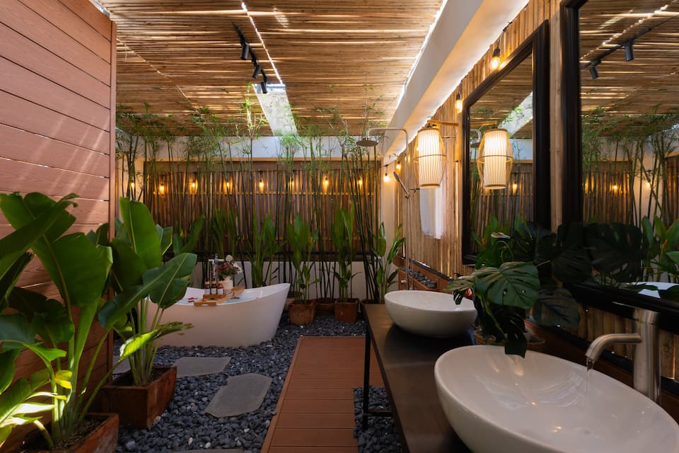 Top-earning Airbnb listing in Quận 1, 6 bedrooms