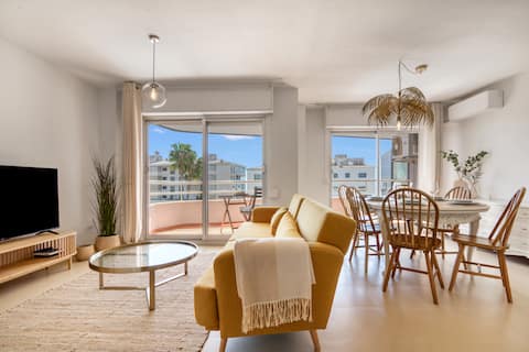 Top Airbnb: Oasis Apt | 3 min Beach | In City Center | Terrace en La Vila Joiosa / Villajoyosa