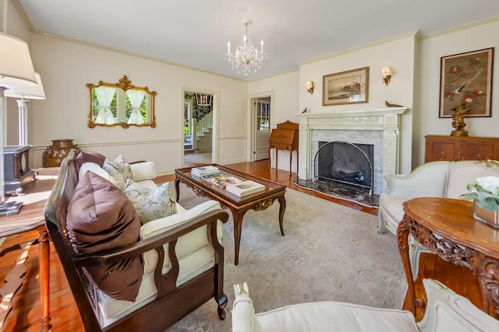 Aerie Bed & Breakfast - Queen Charlotte Suite - New Bern, NC