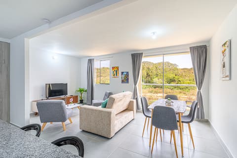 Lake View Mornings | 5 min from the beach