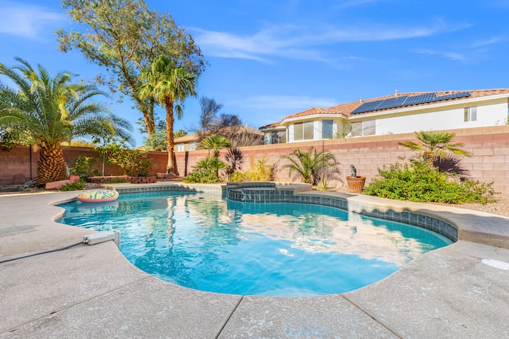 5,000 SqFt Villa Pool, Bar, PoolTable, EV Charging