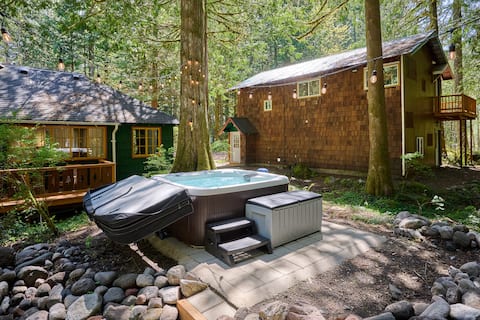 2 Cabins | 1 Epic Escape | Hot Tub | 9 Bed | 400MB