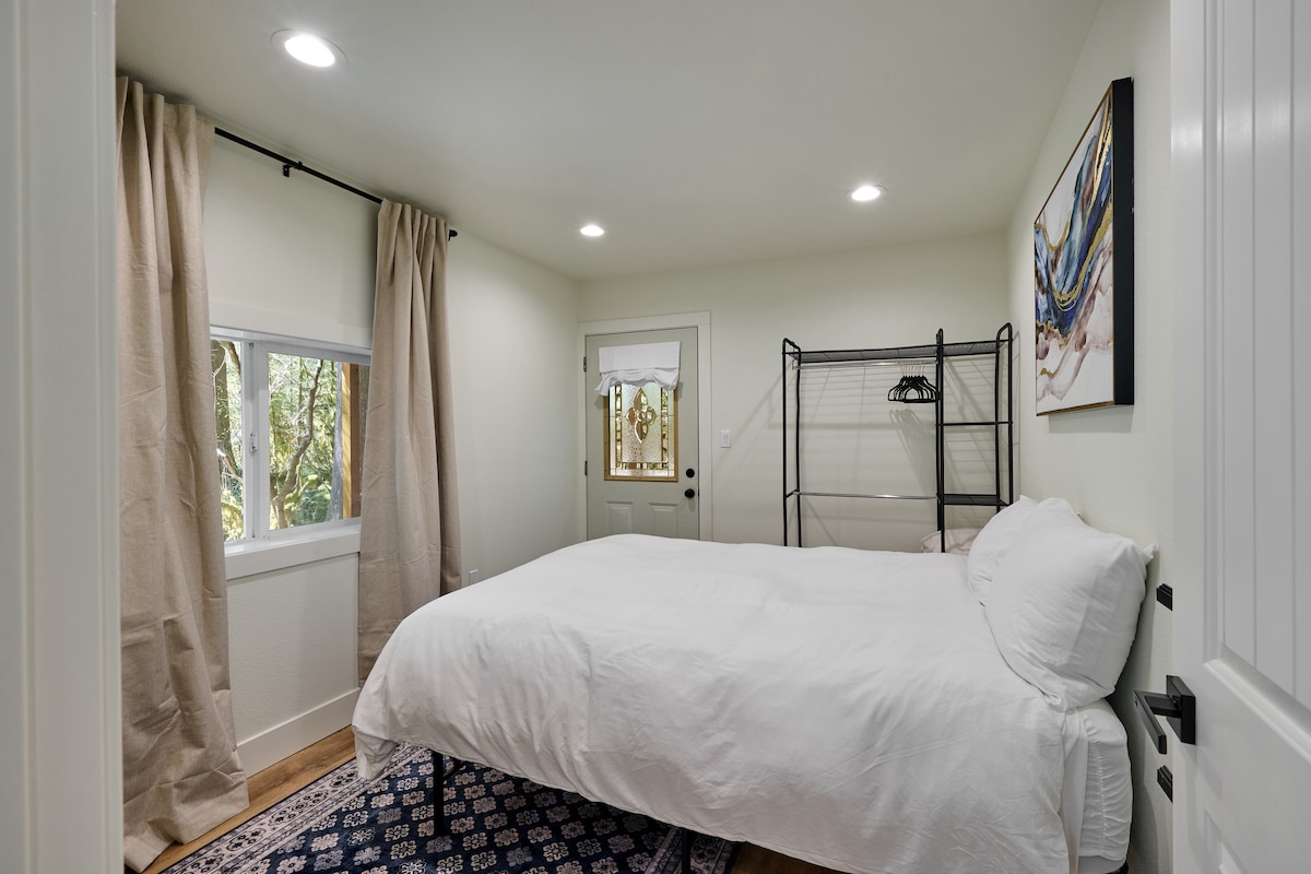 Spavaća soba u prizemlju 2: privatni ulaz u prirodnu šumu