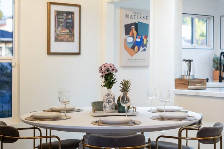 Luxe Mid-Century Villa with heated Pool gallery image 4