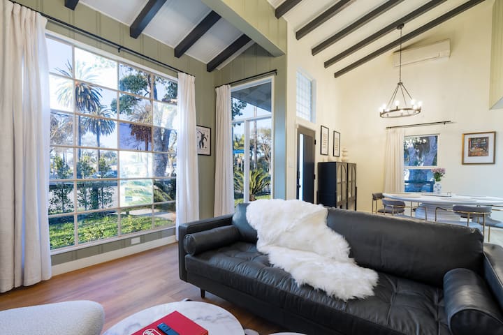 Luxe Long Beach Villa Heated Pool & Backyard Oasis