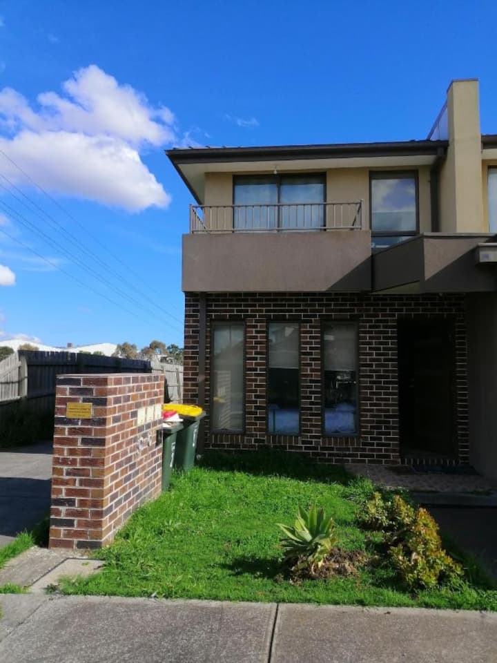 Style Hotel-3 Br Near Airport - City of Hume