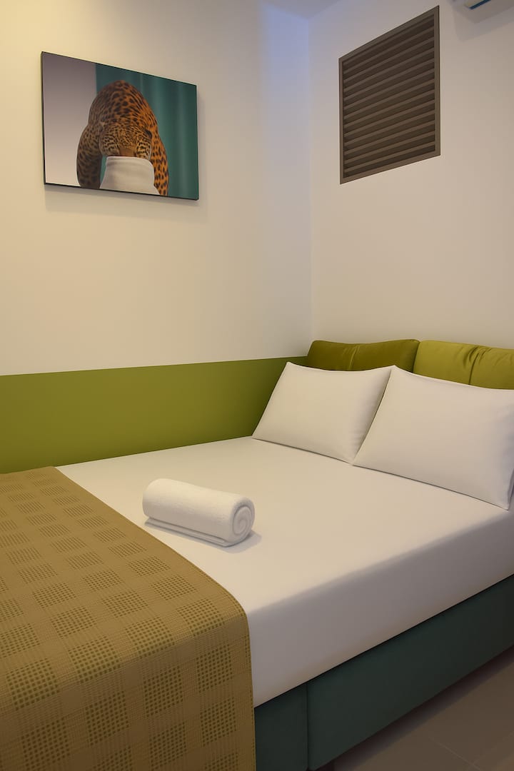 متنوع وعملي. يتميز بإضاءة ممتازة ومساحة كافية.