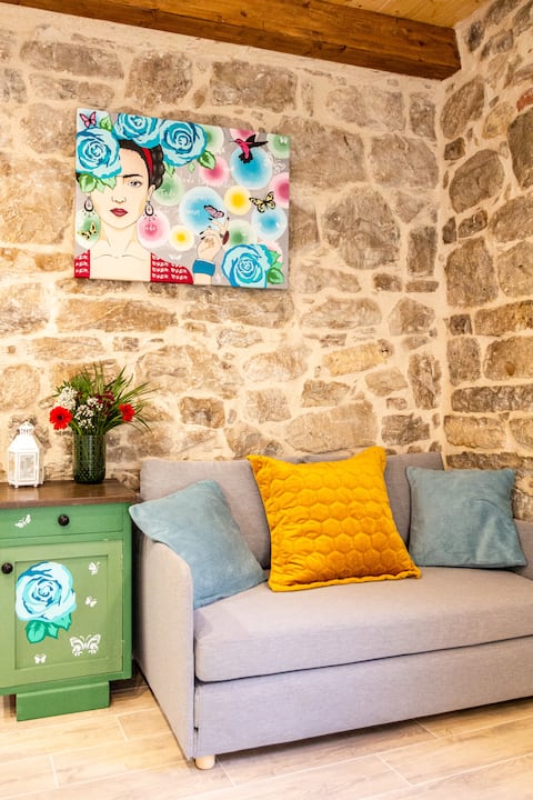 Top performing Airbnb: Stone whisper 1, beach stone paradise in Kaštel Sućurac