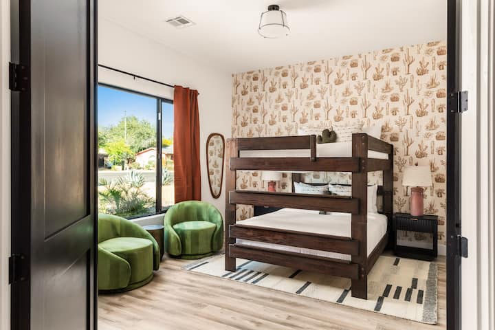 ️ Fun and cozy bedroom with sturdy bunk beds, cactus-themed accent wall, and comfy seating. Large window brings in natural light, creating a bright and playful retreat. Perfect for kids, friends, or extra guests to enjoy a restful stay.