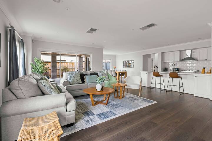 Stayau Contemporary 5brm Families Home Point Cook - Point Cook
