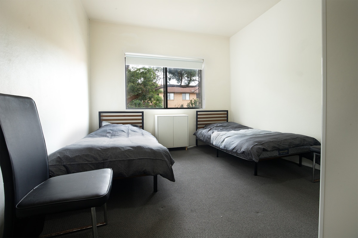 2 beds 1 room - close 2 airport city shops beach - Apartments for Rent ...