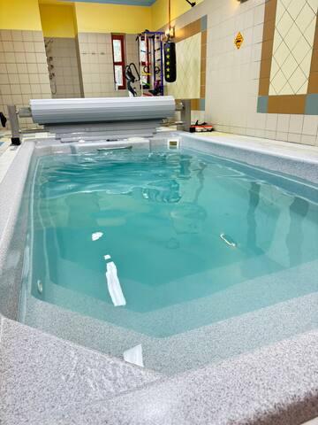 Villa Prague – Wellness Pool Jacuzzi Sauna Garden gallery image 3