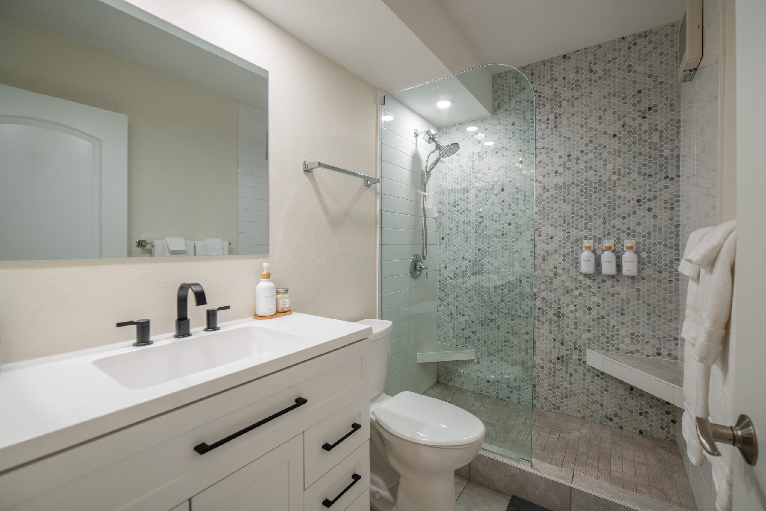 Condo in Kihei · ★5.0 · 1 bedroom · 2 beds · 1 private bath - Image 13