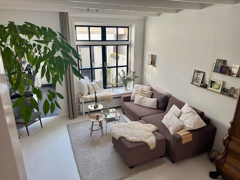 Successful Airbnb property: Cosy city-house with rooftop near Amsterdam. in Centrum