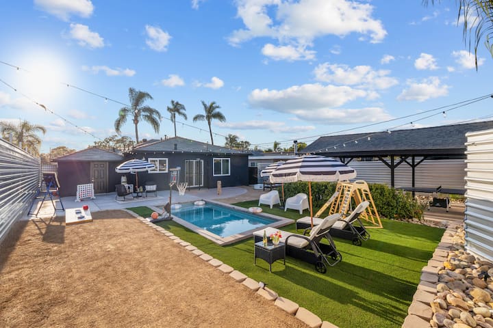 KING bed oasis | GAME ROOM | Pool | family Hangout gallery image 2