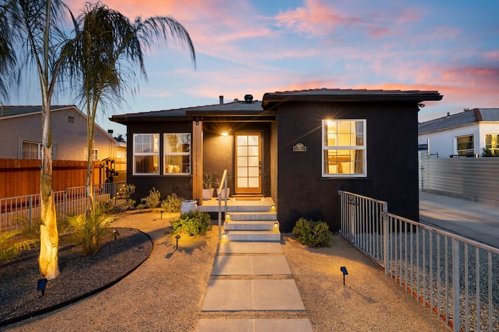 KING bed oasis | GAME ROOM | Pool | family Hangout gallery image 3