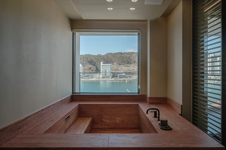 [Hlow Busan] 301호 Front Ocean Deluxe - Busan