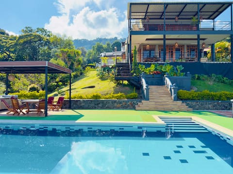 Unique with private pool and view to Cali in Dapa