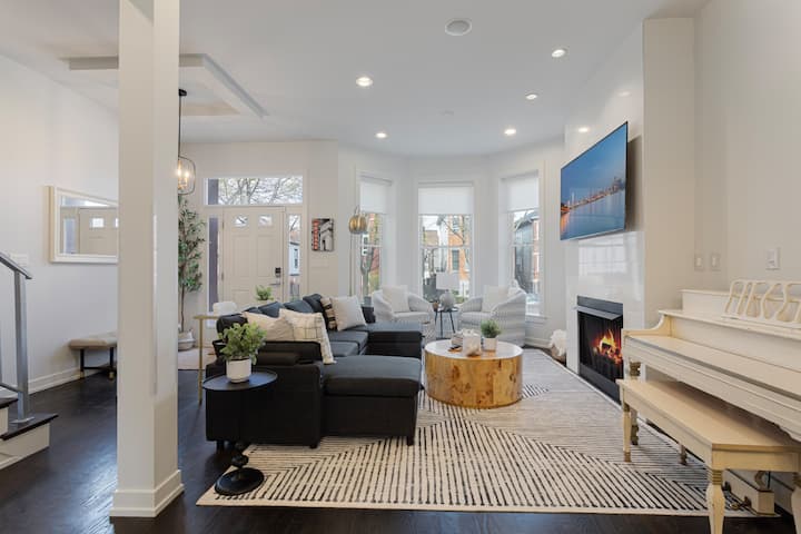 Modern 4 Bed, 3.5 Bath Home | Near Sox & Mccormick - Chicago, IL