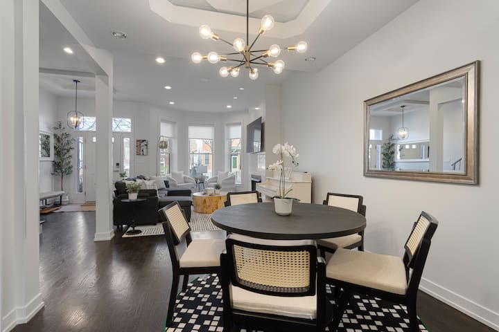 Modern 4 Bed, 3.5 Bath Home | Near Sox & McCormick