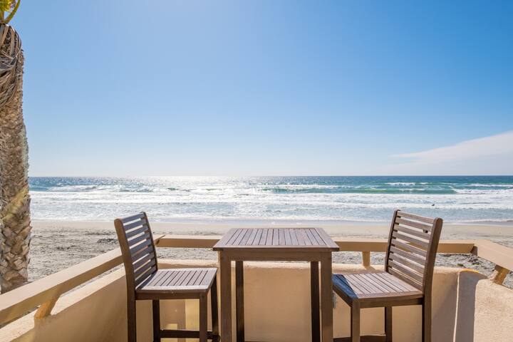 Luxe Oceanfront w/ HotTub | Icon of Mission Beach gallery image 4