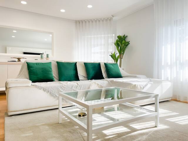 Prestige Lisbon Entire 3 Bedroom Luxury Apartment gallery image 2