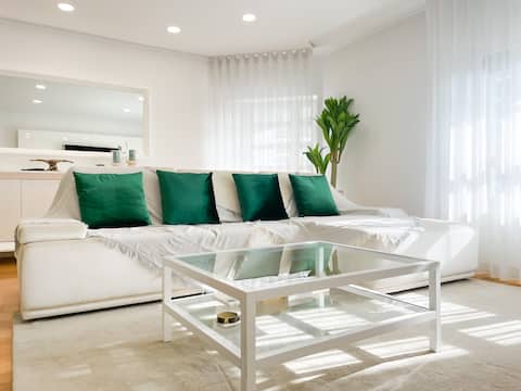 Top Airbnb: Prestige Lisbon Entire 3 Bedroom Luxury Apartment in Campolide