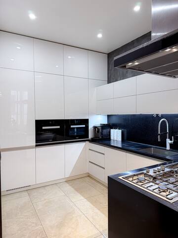 Angel & St. Wenceslas Square 5 BDR & 2 BTH gallery image 4