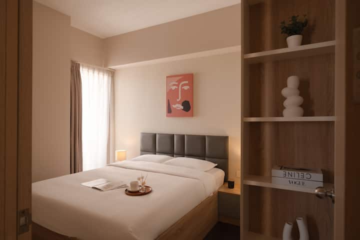 Dormitorio 2 con un gran colchón de espuma viscoelástica tamaño queen cómodo con balcón privado.