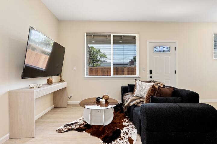 *NewLux! Tech Exec Paradise Escape!Sunnyvale2bd1bt gallery image 3