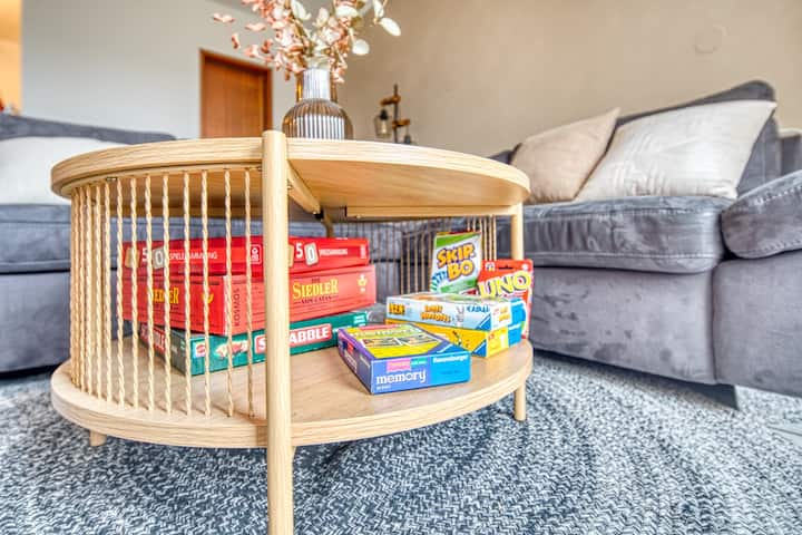 Für jede Altersgruppe haben wir Gesellschaftsspiele für euch. Egal ob Memory, Puzzle, UNO oder eine lange Partie Siedler.