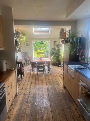 Lovely family home in Bishopston – Entire House gallery image 2